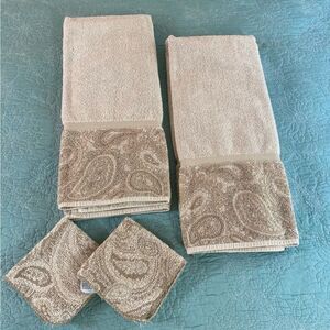 Luxurious Feildcrest Vtg set of 4 bath towels “Royal Court” Cotton